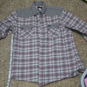 Wrangler Plaid Button-Down Shirt in Gray, Red, White, Black. Materual Is Thick